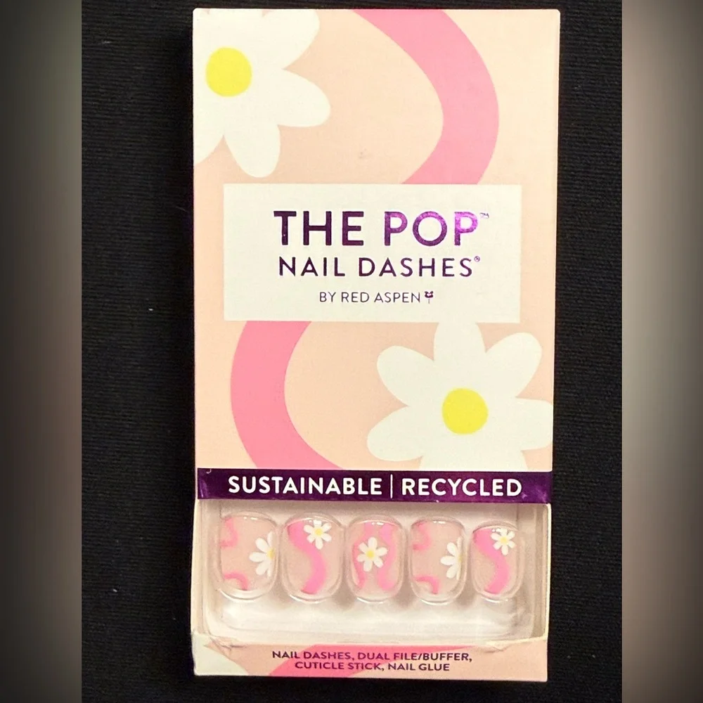 How Lovely, Lynette Red Aspen Nail Dashes - Press-On Nails - Picture 2 of 3